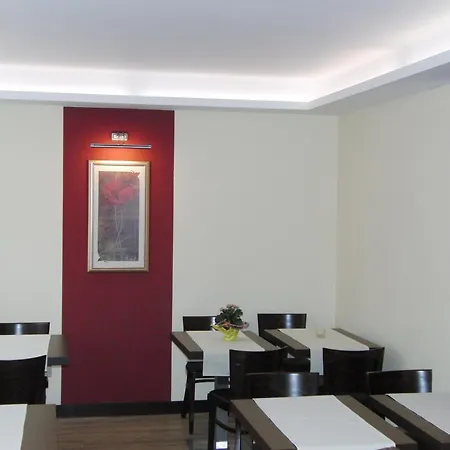 ゲストハウス Garni Am Kirchplatz 3*